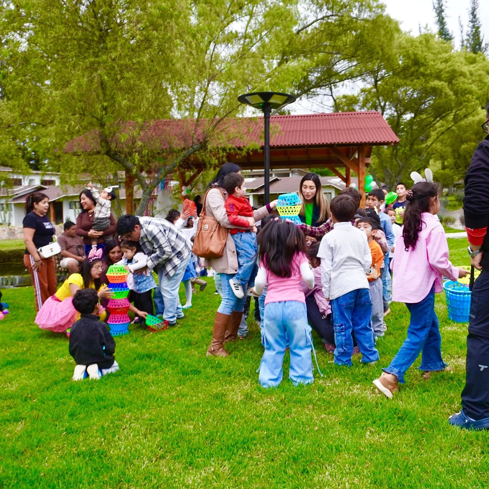 Juegos al aire libre con familias